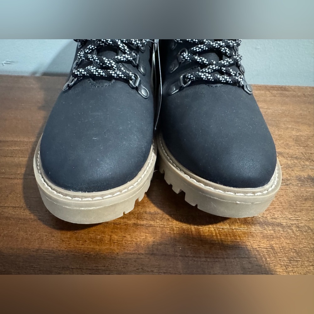 Universal Threads Boots - Picture 3 of 9